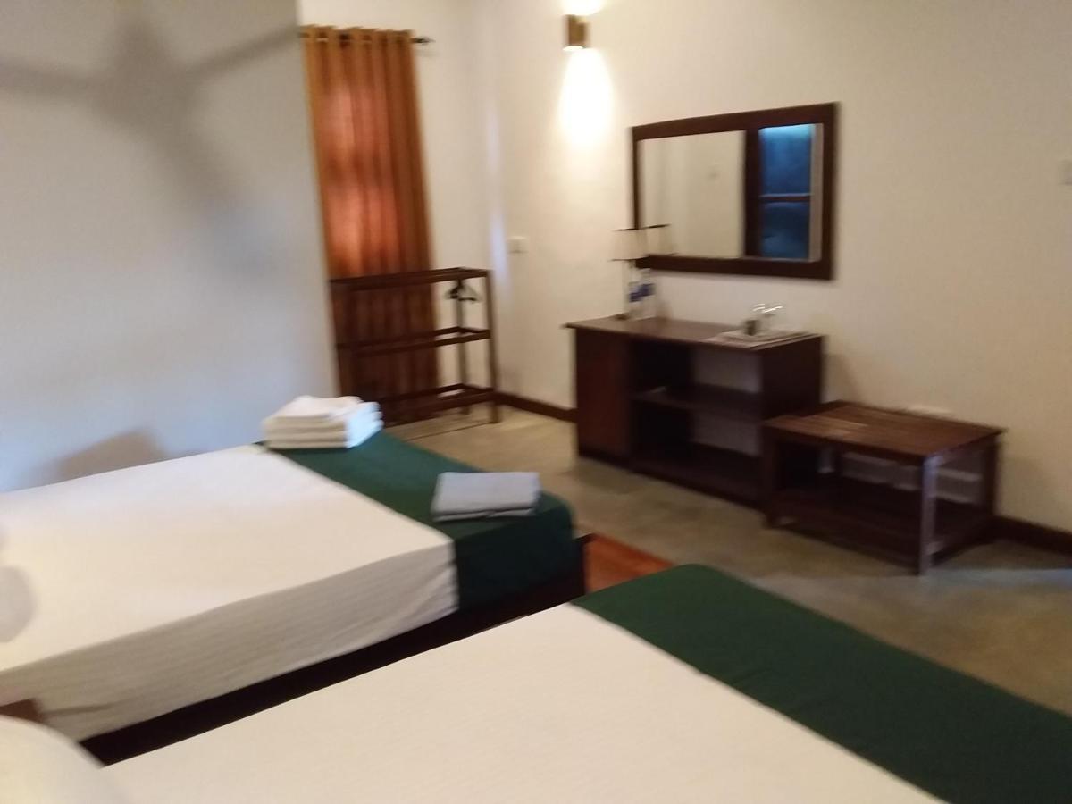 Forest Edge Villa Anuradhapura Phòng bức ảnh